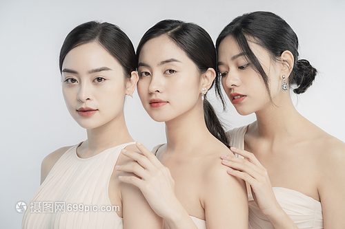 融合美貌与专业 医疗服务中的美颜模特团队